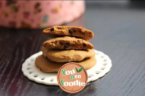 Chocolate raisin biscuit