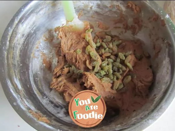 Chocolate raisin biscuit