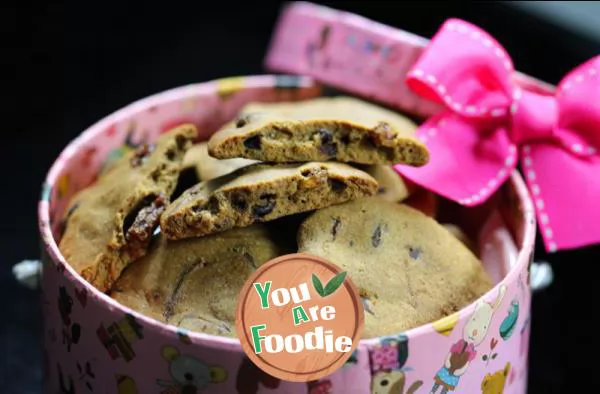 Chocolate raisin biscuit