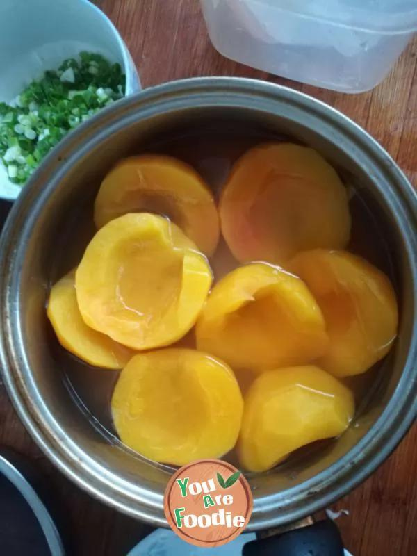 Canned yellow peach