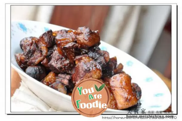 Braised pork with chestnut