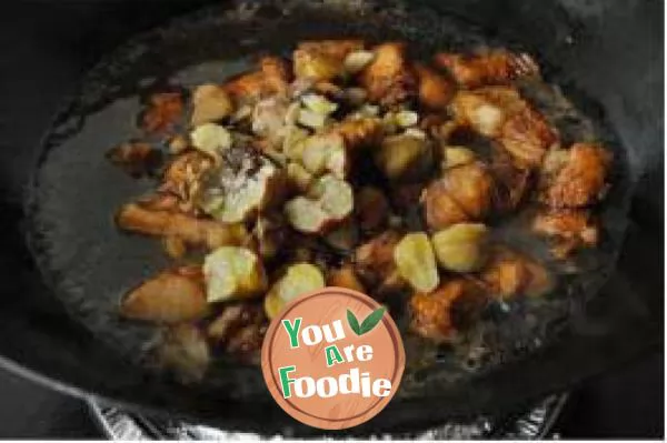 Braised pork with chestnut