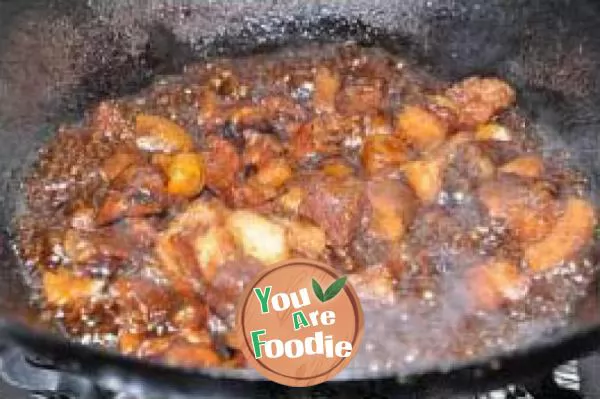 Braised pork with chestnut
