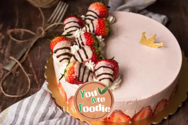 Strawberry-Mousse-Cake-