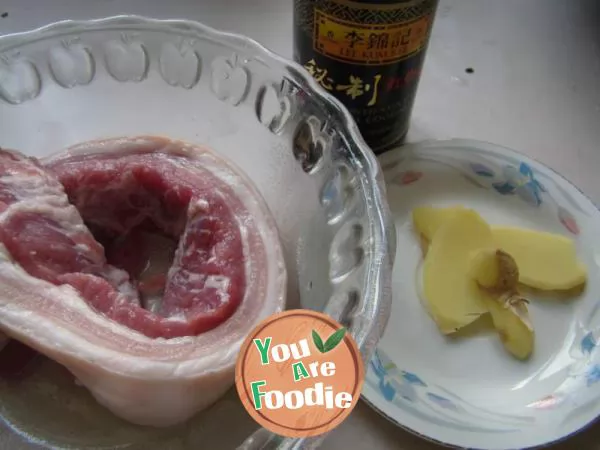 Braised pork in brown sauce