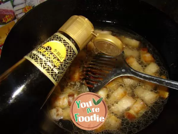 Braised pork in brown sauce