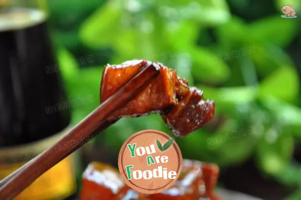 Braised pork in brown sauce