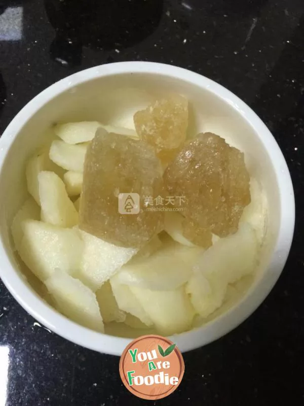 Stewed pear with yellow rock sugar