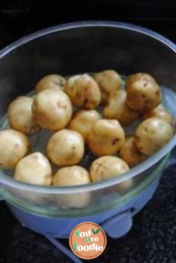 Potato with pepper and salt and scallion