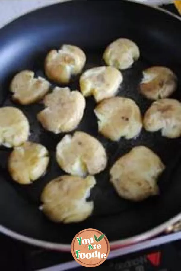 Potato with pepper and salt and scallion