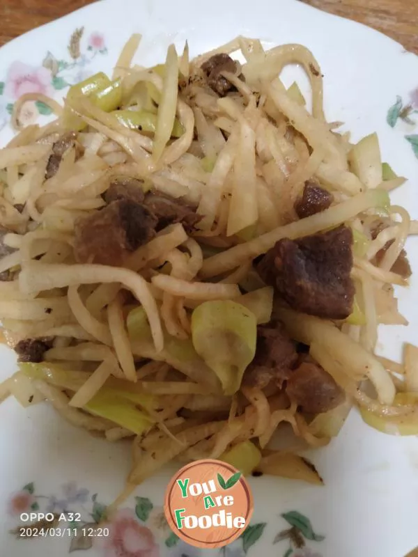 Stir fried pork with shredded radish