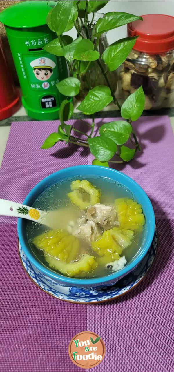 Balsam pear and thick fruit spareribs soup