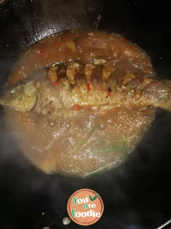 Braised carp in brown sauce