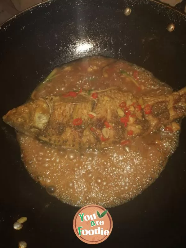 Braised carp in brown sauce