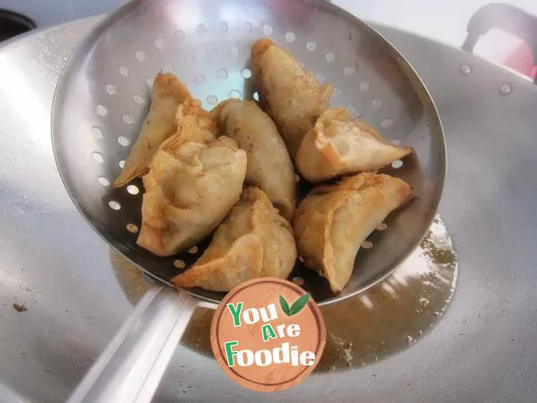 [Sanxian fried dumplings] PK [Sanxian crisp net fried dumplings]