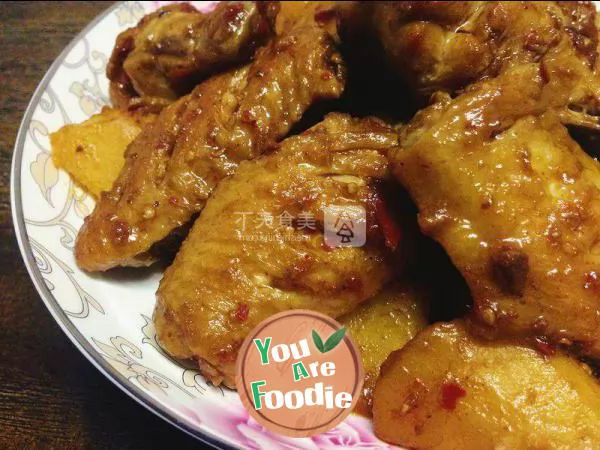 Chicken wings stewed with spicy potatoes are very glutinous~