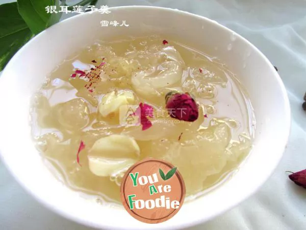 White Fungus Soup with Lotus Seeds