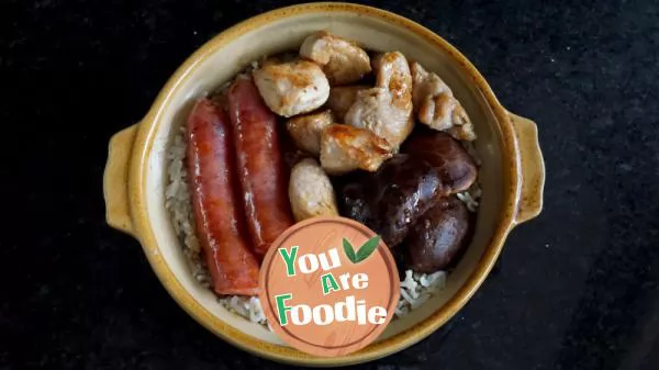 Hong Kong Style stewed rice with mushrooms and sausage