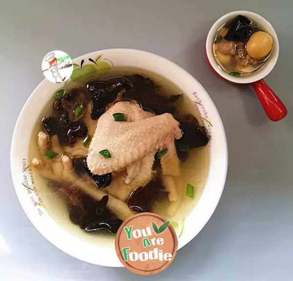 Stewed chicken soup with agaric