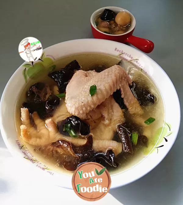 Stewed chicken soup with agaric