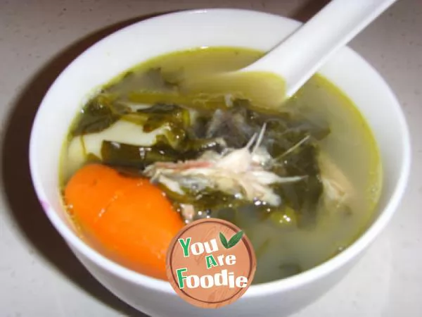 Broccoli and crucian carp soup