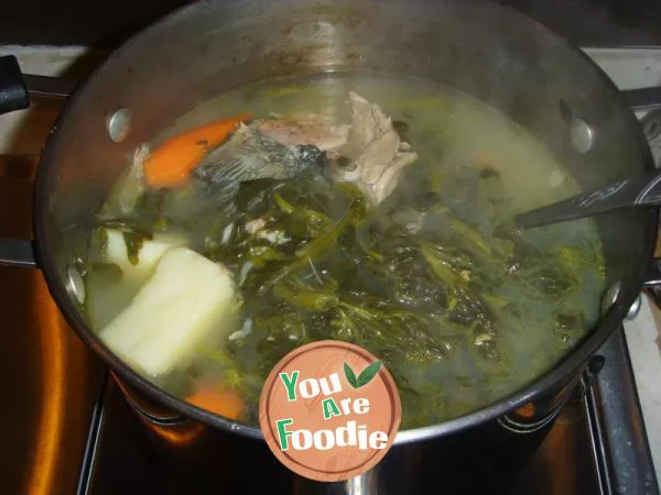 Broccoli and crucian carp soup