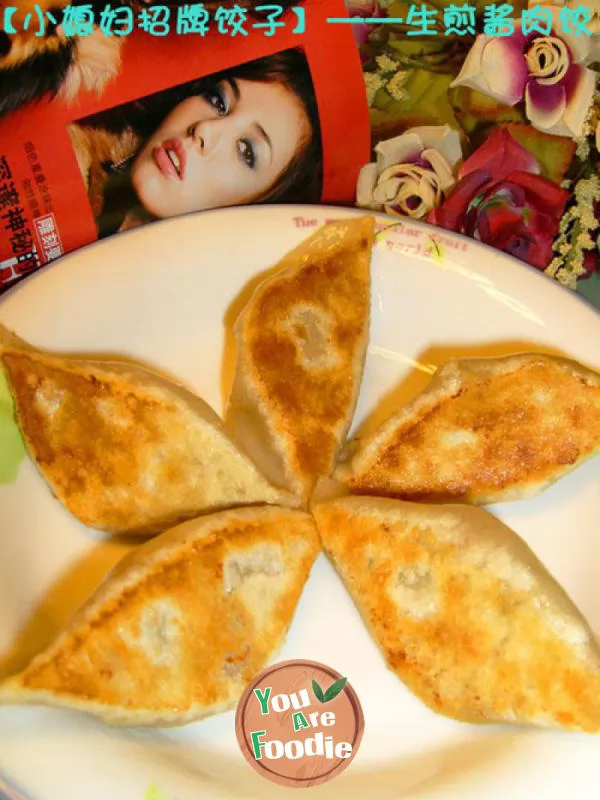 [little-daughter-in-law's-signature-dumplings]---fried-dumplings-with-soy-sauce