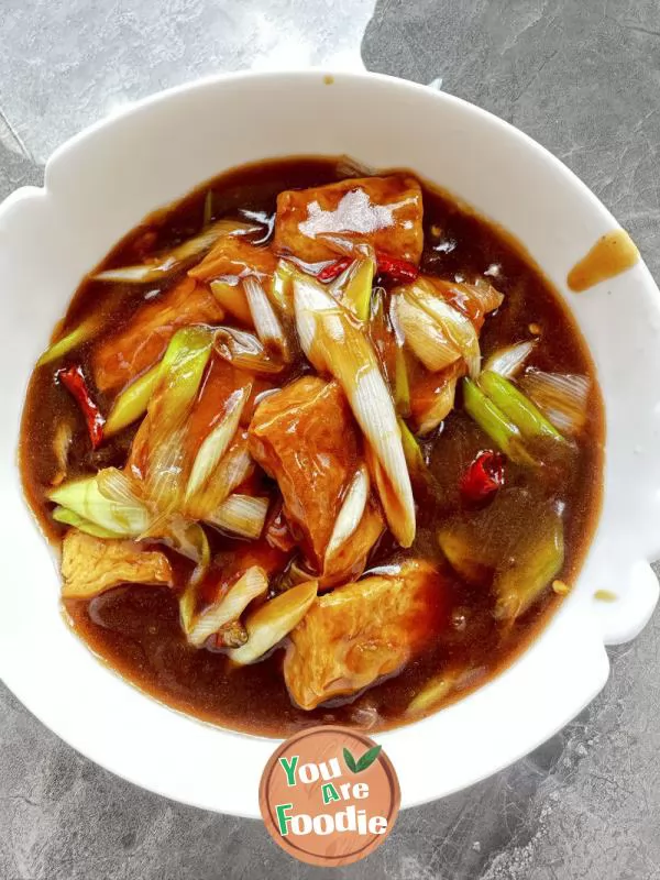 Scallion flavored braised tofu