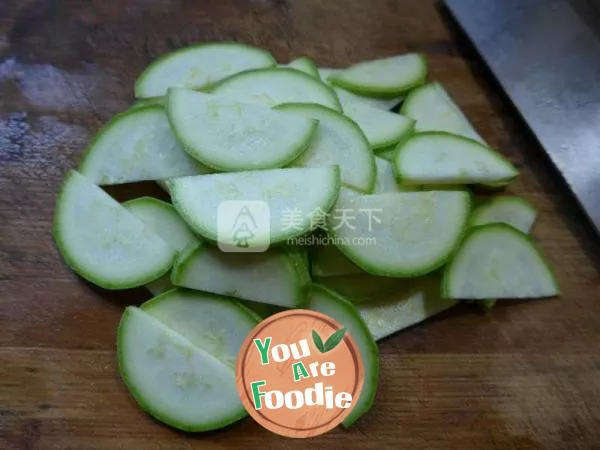 Fried zucchini with Chinese chives