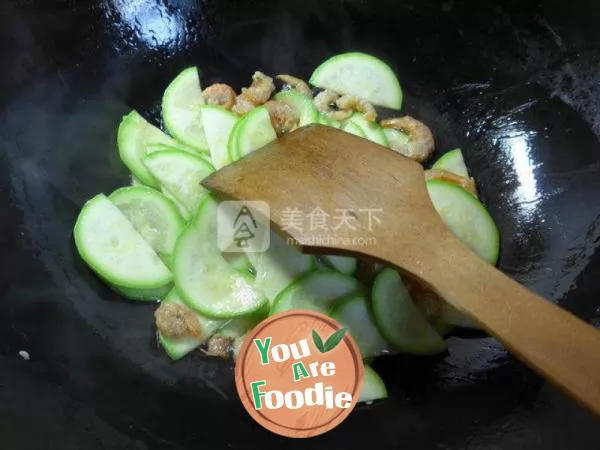 Fried zucchini with Chinese chives