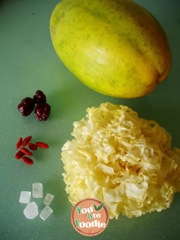 [Cantonese cuisine] - stewed papaya with tremella and rock sugar