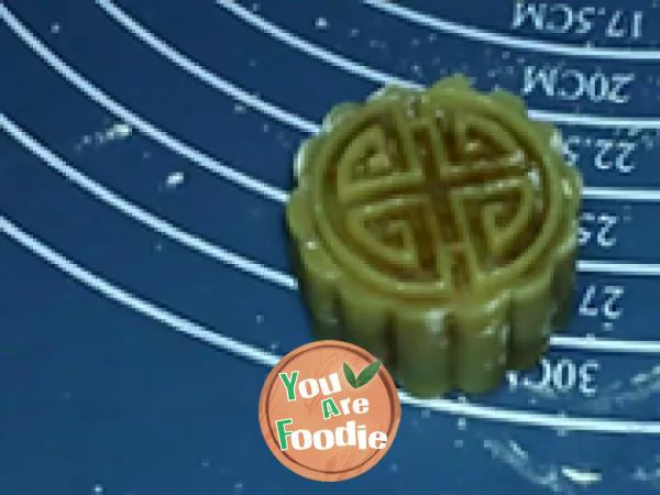 Milk pineapple moon cake