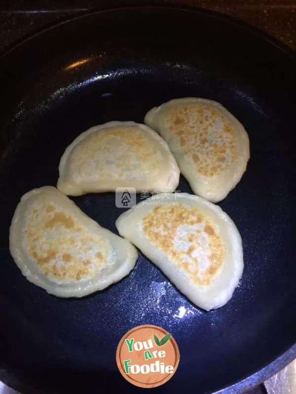 Fried Chinese leek dumplings