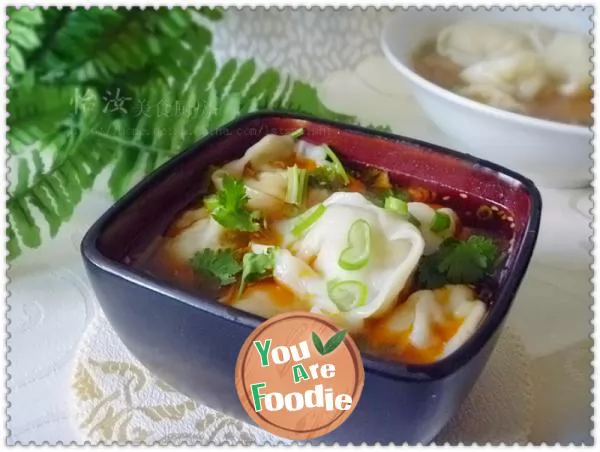 [winter warm stomach nutritious breakfast] vegetarian dumplings in hot and sour soup