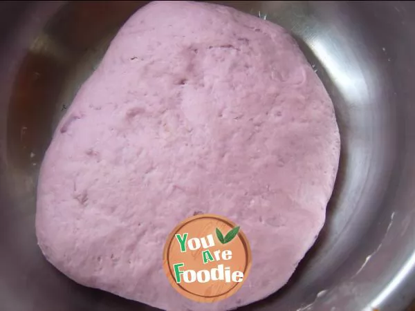 Pig bean paste bun