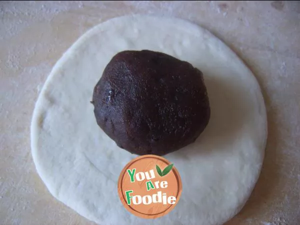 Pig bean paste bun