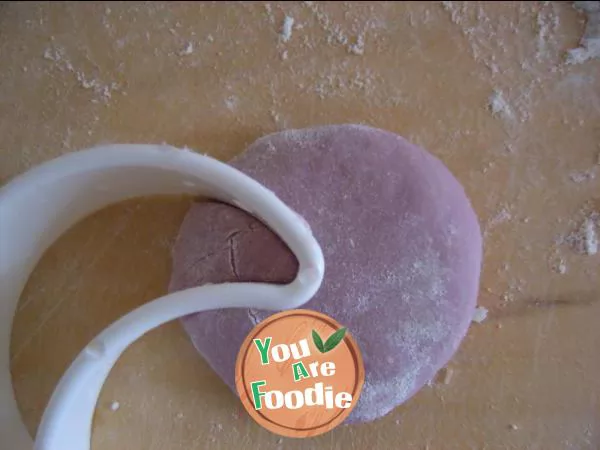Pig bean paste bun
