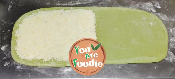 Bread with coconut paste and green tea powder