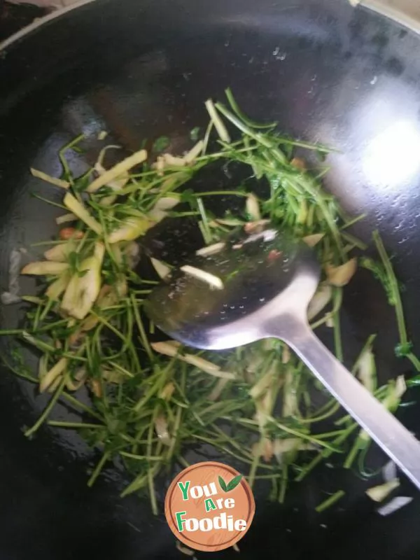 Stir fried pea sprouts with shredded ginger