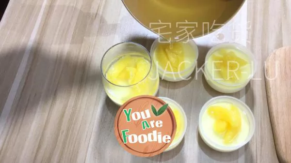 Orange milk pudding has a soft and smooth taste, fresh orange flavor and rich milk flavor.