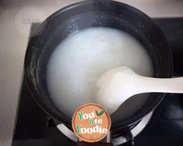 Making baby rice paste with original juice machine