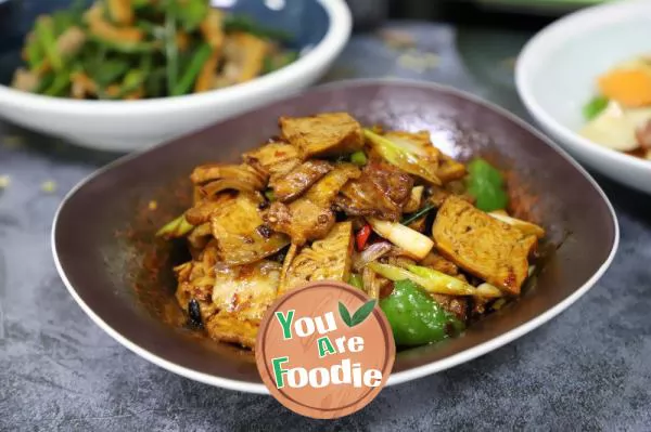 Double-cooked pork with fragrant cake