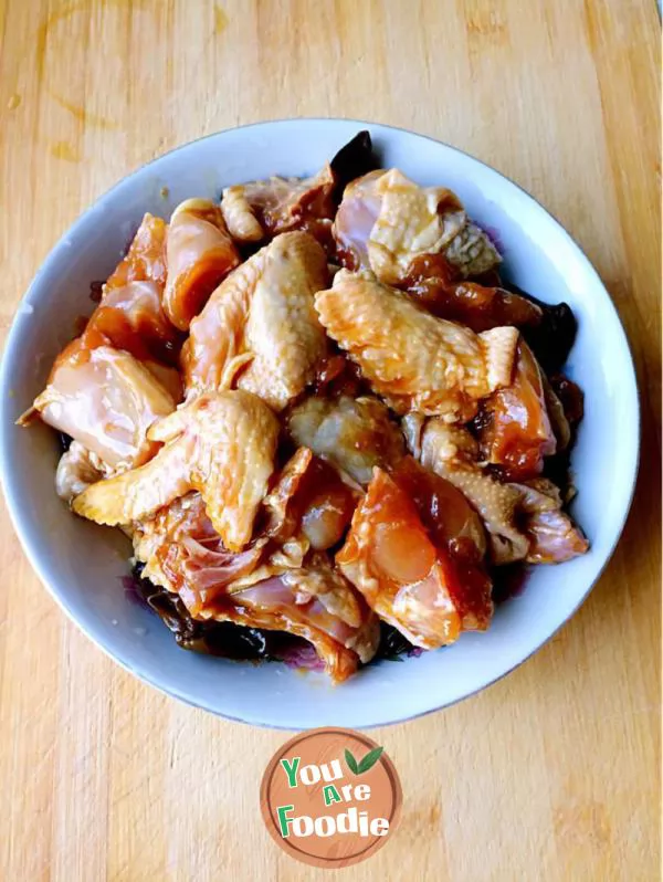 Steamed sliced chicken with golden needle and fungus