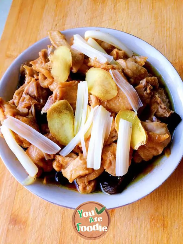 Steamed sliced chicken with golden needle and fungus