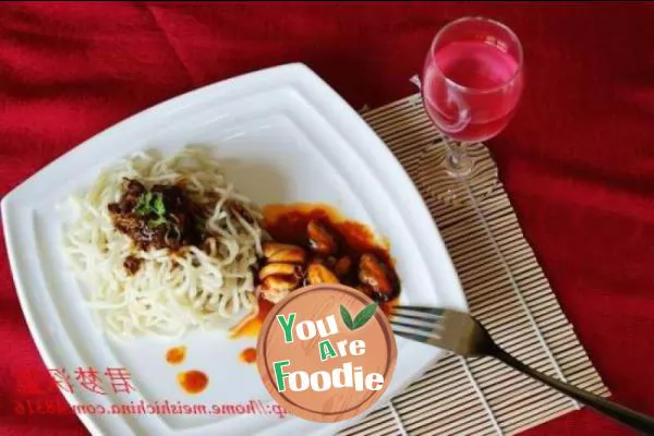 Creative fried noodles with soy sauce