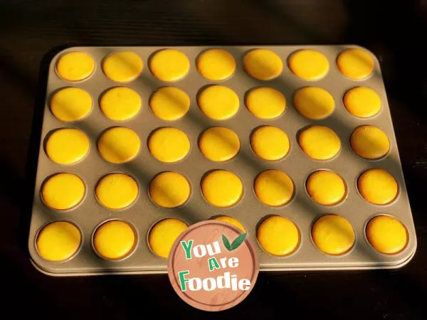 Egg yolk biscuit