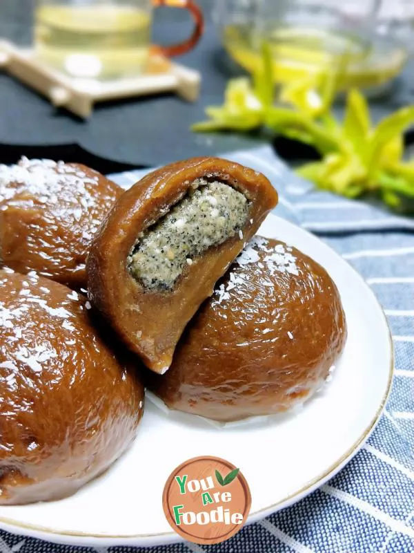 Glutinous rice dumplings with brown sugar