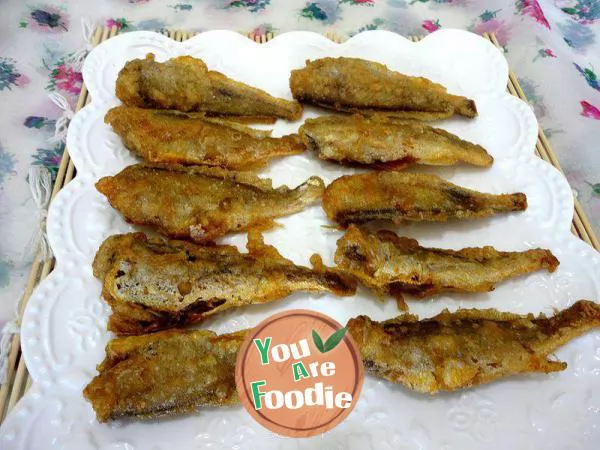 Fried small yellow croaker