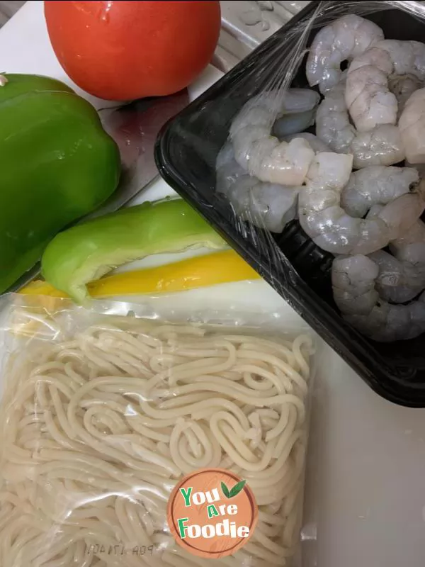 Shrimp noodles with fresh eggplant