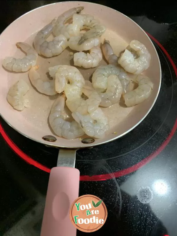 Shrimp noodles with fresh eggplant